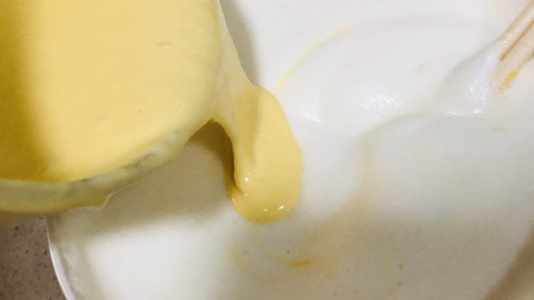 蛋糕🍰,蛋黄倒入蛋清