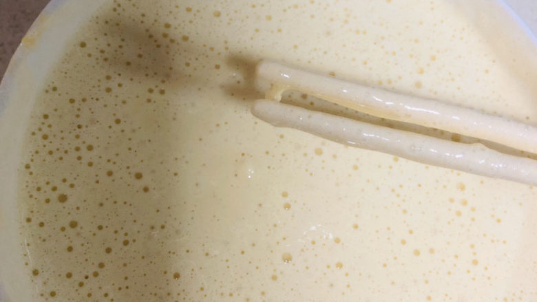 蛋糕🍰,搅拌均匀,可以加一些糖调味