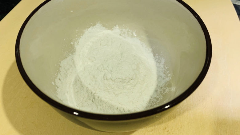 薯片鸡翅,淀粉适量;