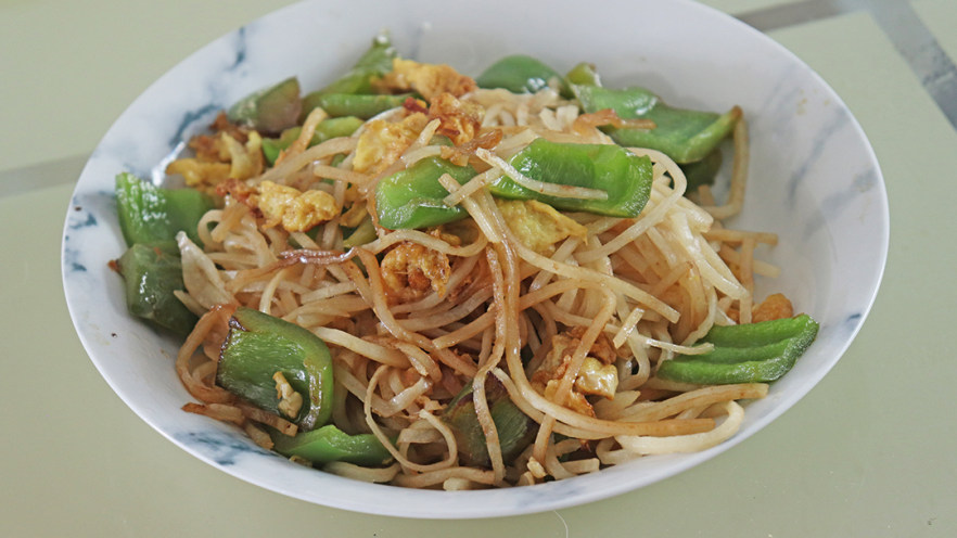 家常青椒鸡蛋炒饼