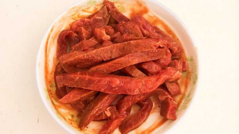 黑胡椒牛柳,牛肉处理好了,可以做菜了