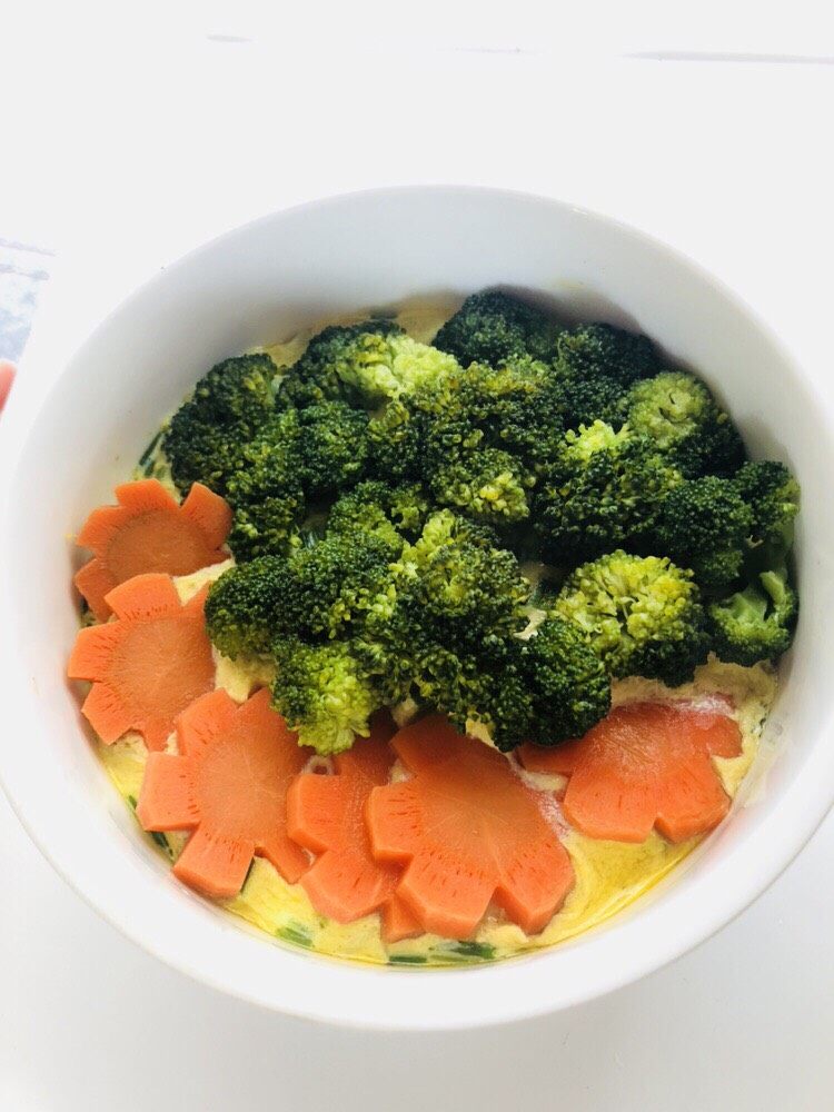 鸡蛋豆腐羹,放蔬菜是为了方便快捷,不用多做一个菜,不放蔬菜的鸡蛋豆腐羹也很好吃。