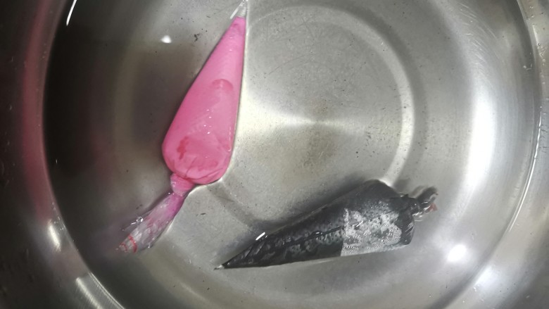 加油鸭*卡通棉花糖,如有粘稠,可以放在热水里调整状态