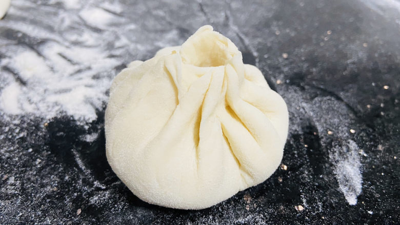 鲜肉饼,像包包子一样包好(请忽略我的丑图)
