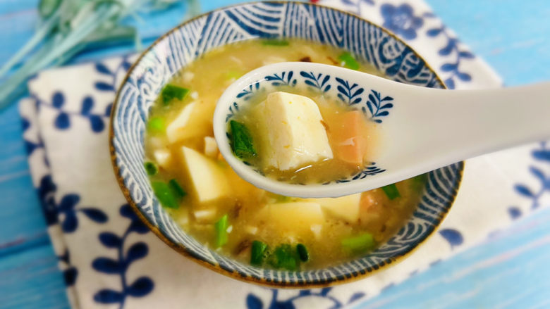 香菇豆腐汤,香菇豆腐汤,汤鲜味美!
