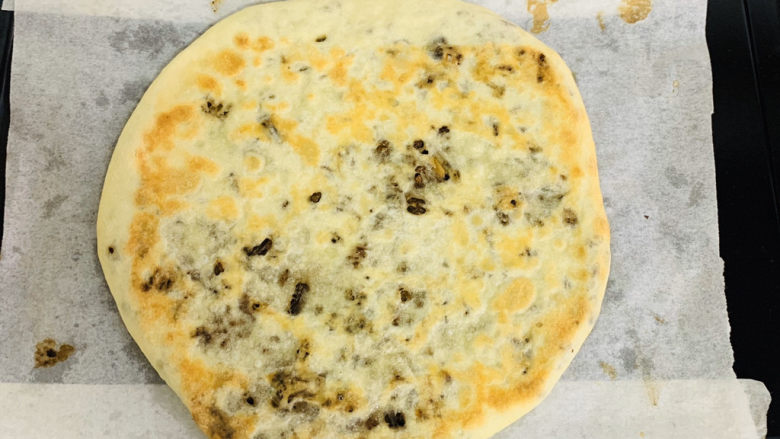 鲜肉饼,海氏C40烤箱提前预热,上下火180度烤10分钟。