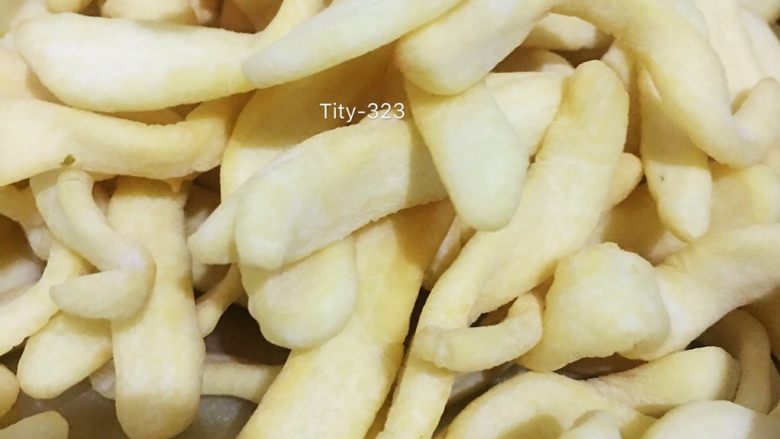 自制沙琪玛,炸至膨胀,熟了即可