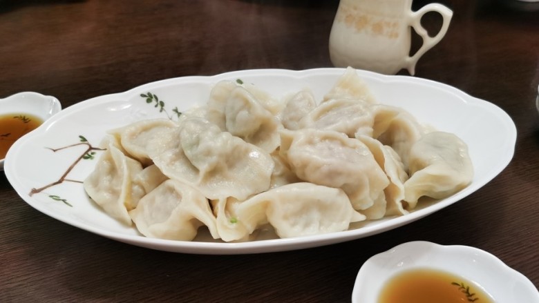 包菜猪肉水饺,热气腾腾的饺子出锅咯!