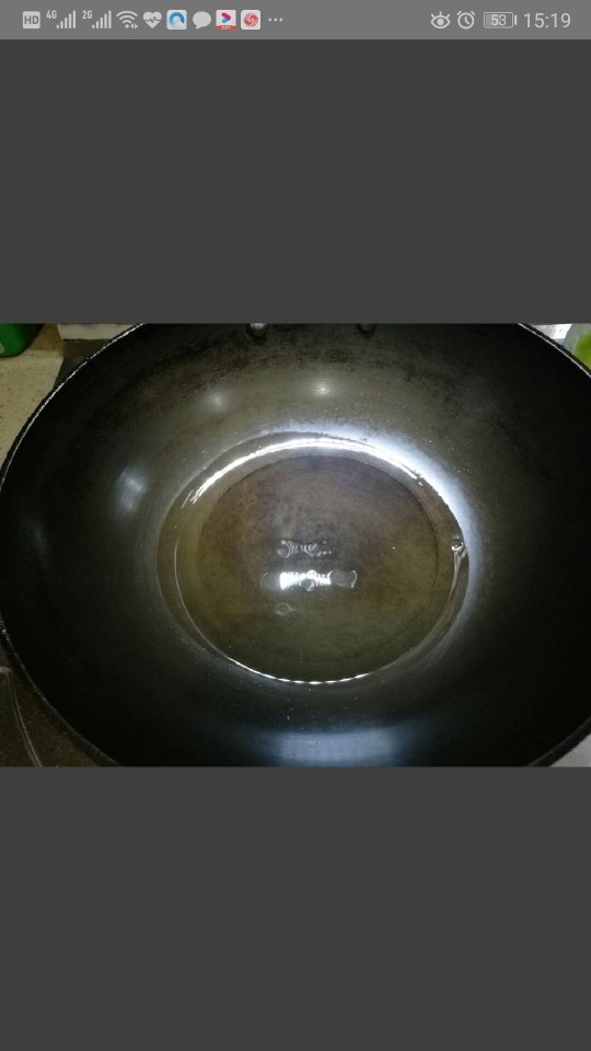 烧鸡公,起油锅,油温在80度左右最佳。