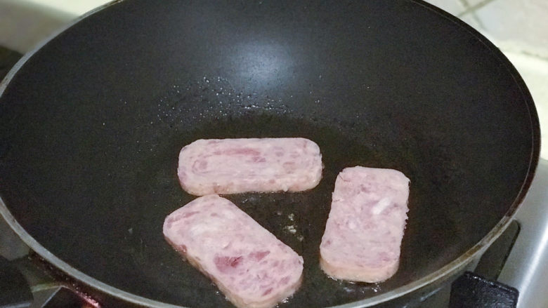 浅湘食光&海苔饭团,锅加油,煎午餐肉