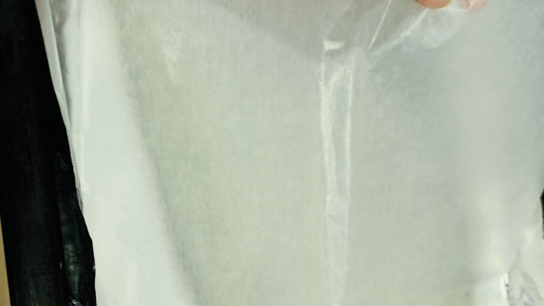 芝麻薄脆饼干,烤盘铺一层锡纸,一层油纸,比较好脱模;