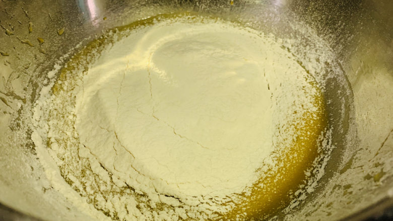 芝麻薄脆饼干,过塞会比较细;