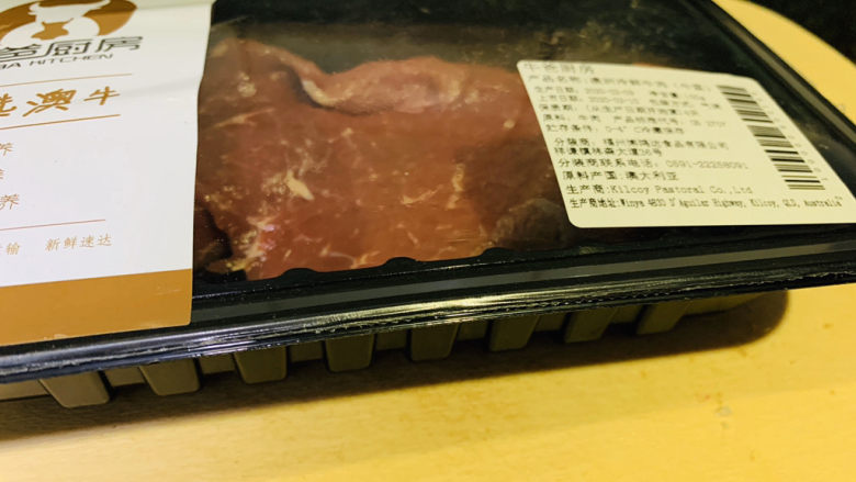 黑胡椒牛柳,鲜<a style='color:red;display:inline-block;' href='/shicai/ 985'>牛霖</a>一盒;