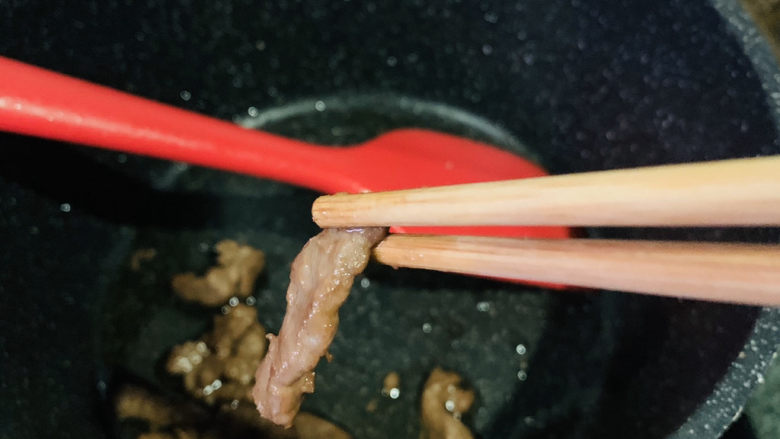 黑胡椒牛柳,微焦即可出锅!