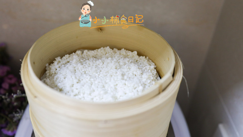 12个月以上团团圆圆八宝饭,放在锅上蒸20分钟左右,只要熟透就可以了