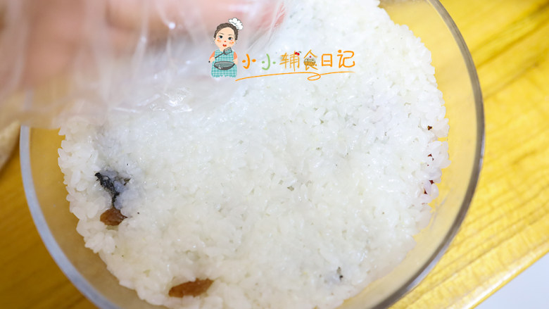 12个月以上团团圆圆八宝饭,最后盖上糯米饭就都做好了