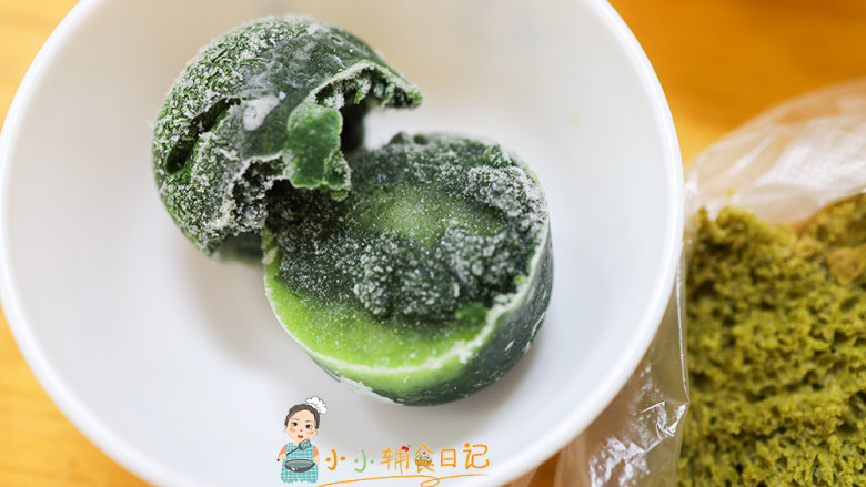 19个月以上菠菜吐司,菠菜焯水打泥,我这个冷冻的需要解冻后用