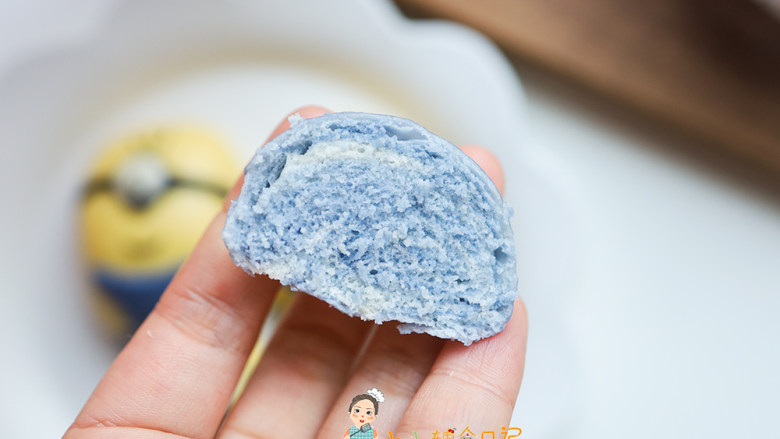 9个月以上辅食小黄人南瓜馒头,如果发的不是很大就冷水下锅蒸,如果已经很大就开水下锅蒸