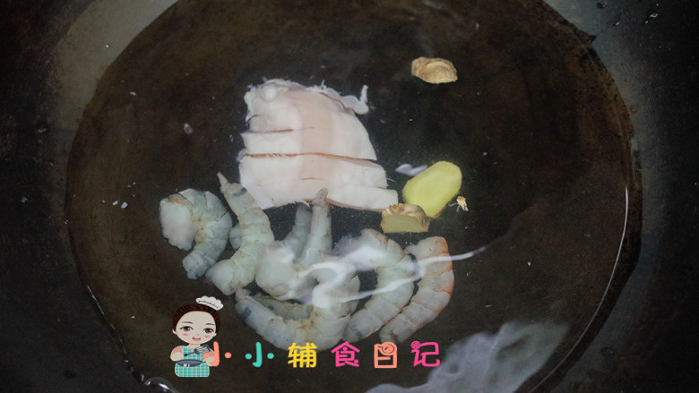 36个月以上肉泥彩色蘑菇馒头,锅里加冷水放入肉一起煮熟,捞出浮末,继续煮十分钟左右捞出