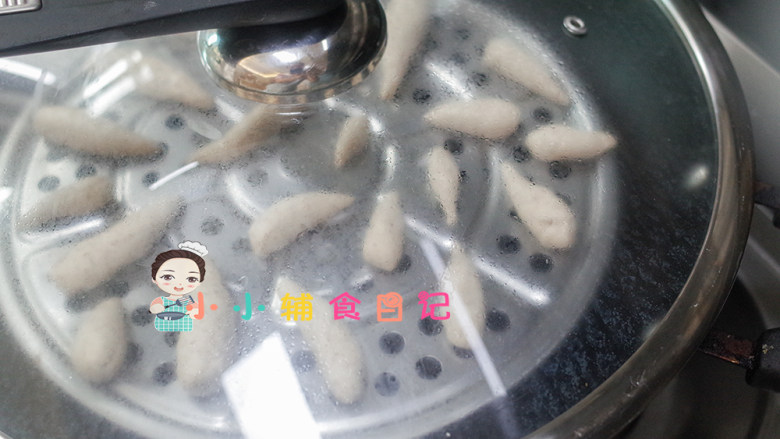 36个月以上肉泥彩色蘑菇馒头,锅里加一些温水,发酵至两倍大就蒸十分钟即可