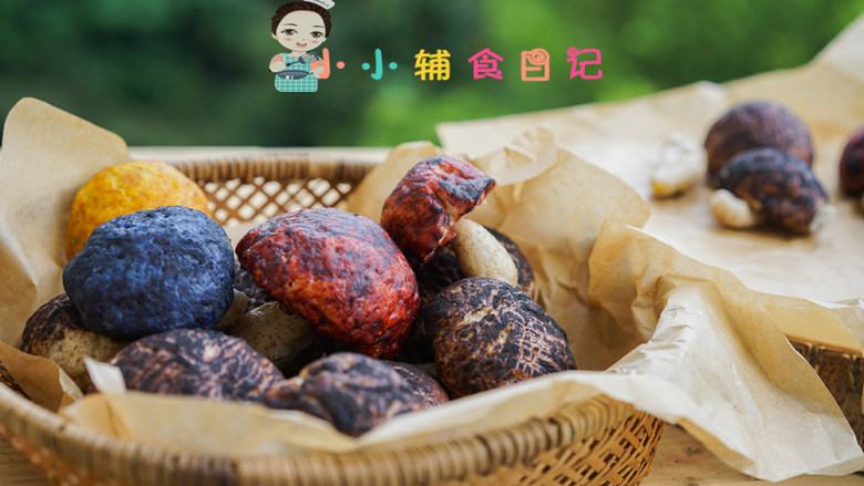 36个月以上肉泥彩色蘑菇馒头,如果没有其他颜色的果蔬粉也可以只做可可粉的,开裂效果比其他果蔬粉效果好