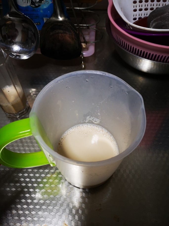 自制奶茶,一大杯大概是两小杯哦~