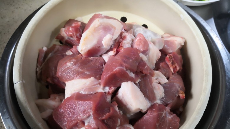 红烧大羊肉,羊肉尽可能滤水。