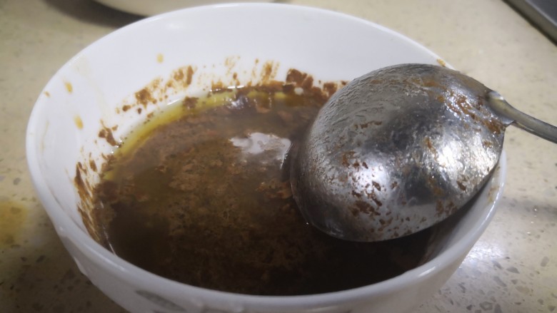 红烧大羊肉,血沫比较腥,尽量去除。