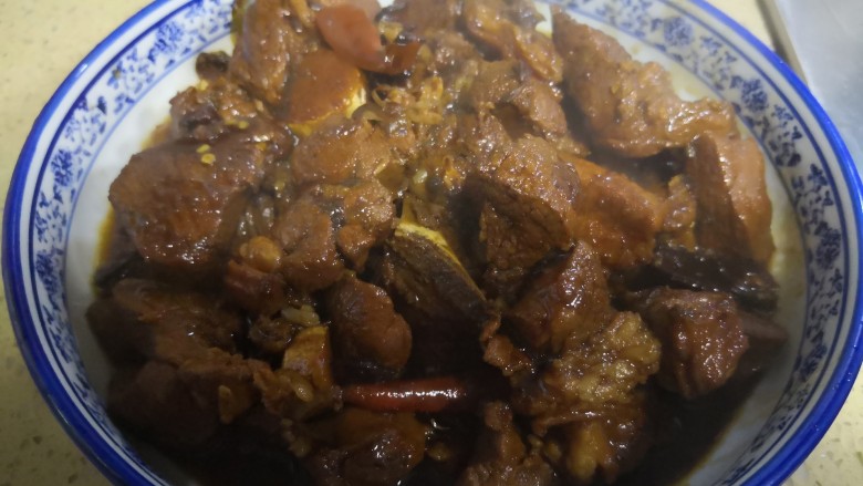 红烧大羊肉,起锅,装盘。