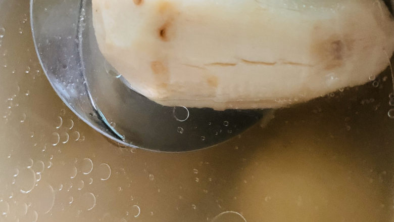 芋头炖排骨,汤很清甜,芋头软糯;
