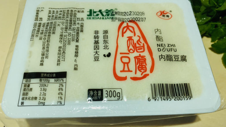 香菇豆腐汤,<a style='color:red;display:inline-block;' href='/shicai/ 9656'>内脂豆腐</a>用半盒;
