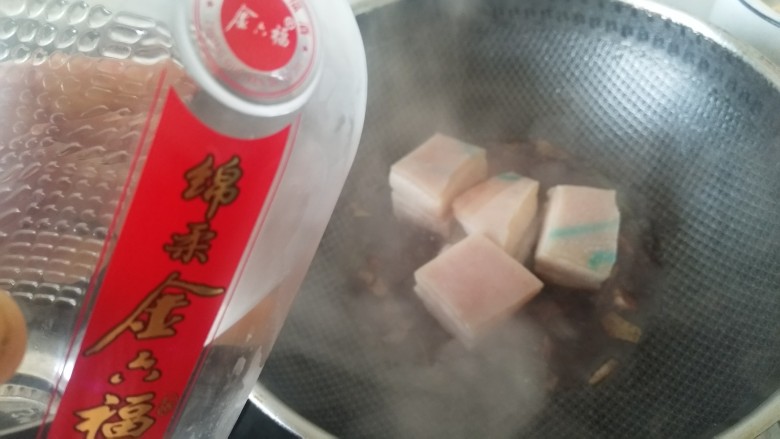 东坡肉,加几滴白酒