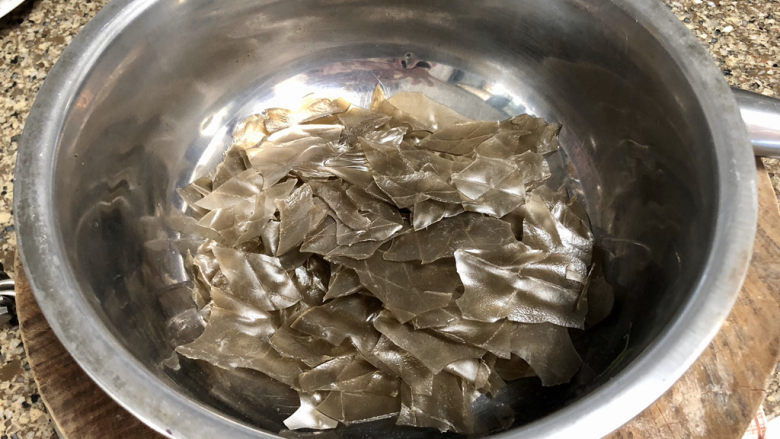 和和美美事事如意➕黄豆芽炒粉皮,干粉皮适量,掰成小块