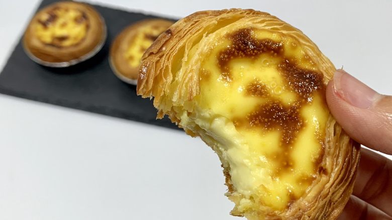 外皮酥脆 奶味十足的蛋挞 味道不输KFC,200° 中层 20分钟,再转烤箱最顶层 10分钟(蛋挞上不上色就靠这一步啦)