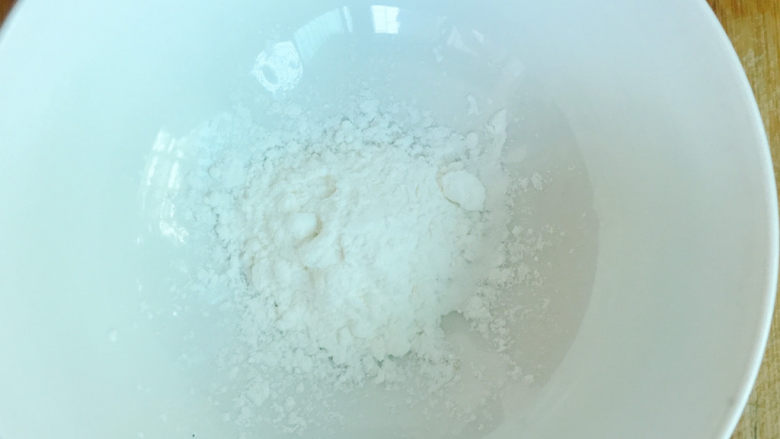 香辣草鱼,准备好玉米淀粉