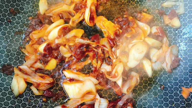 香辣草鱼,炒出红油色