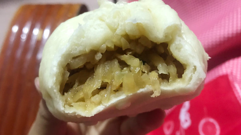 萝卜肉丝包子,一口下去,满满的萝卜肉丝还有汁