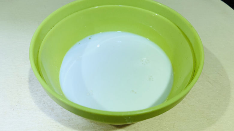 小米发糕,<a style='color:red;display:inline-block;' href='/shicai/ 219'>牛奶</a>60克;