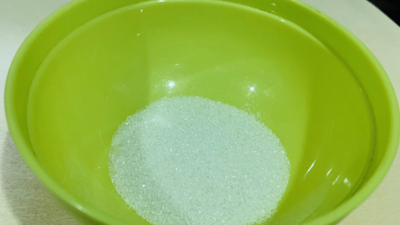 小米发糕,<a style='color:red;display:inline-block;' href='/shicai/ 3729'>白糖</a>20克;