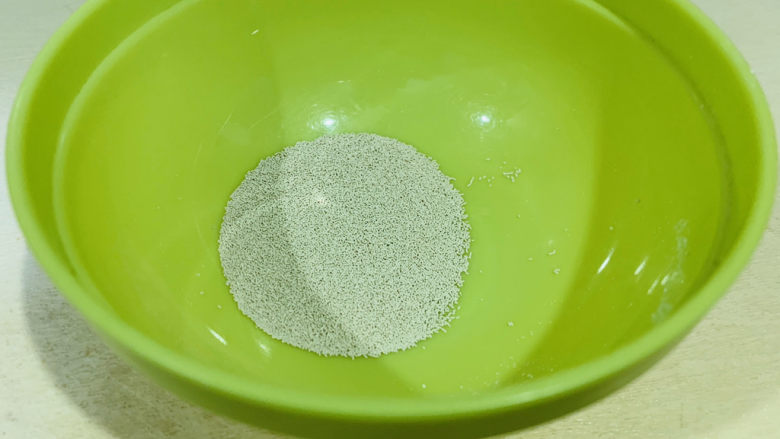 小米发糕,酵母粉2克;