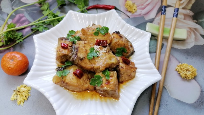 香辣草鱼,拍上成品图,一道美味的香辣<a style='color:red;display:inline-block;' href='/shicai/ 397'>草鱼</a>就完成了。