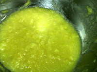 蛋白薄脆饼,分三次加入<a style='color:red;display:inline-block;' href='/shicai/ 1117'>蛋白</a>,搅拌成可以流动的糊状
