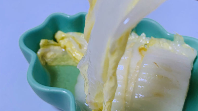 醋溜大白菜,全程大火,快速翻炒,所有调味料,翻炒均匀就可以出锅;