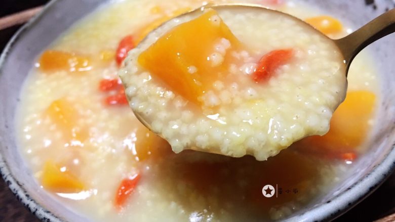 小米红薯粥,早餐好选择,来,张嘴~