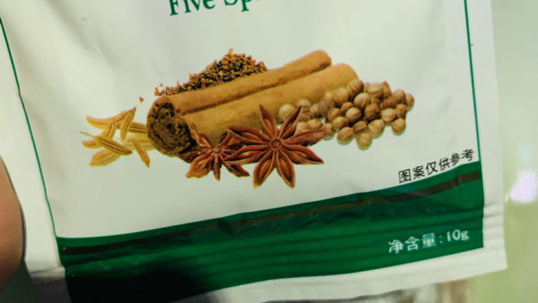 酥炸带鱼,<a style='color:red;display:inline-block;' href='/shicai/ 744'>五香粉</a>适量;