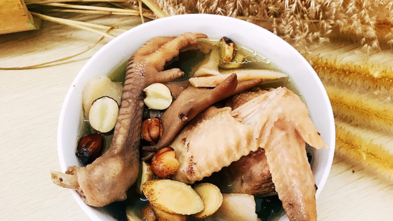 药膳养生鸡汤,成品图