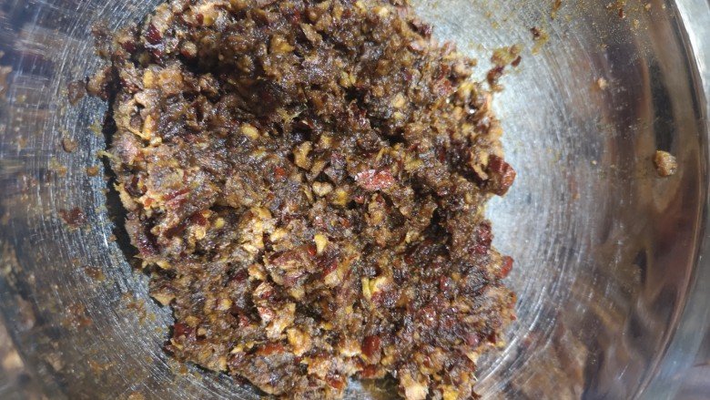 红枣糕(宝宝版),用切水果的菜板切碎,我切的比较碎因为给宝宝吃嘛