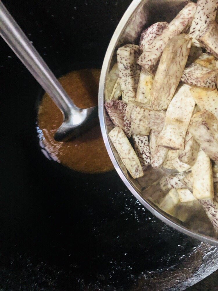 拔丝芋头,拍了照片糖太老了。不过没有焦味。发这个是让你们过程要快,千万不能停顿!