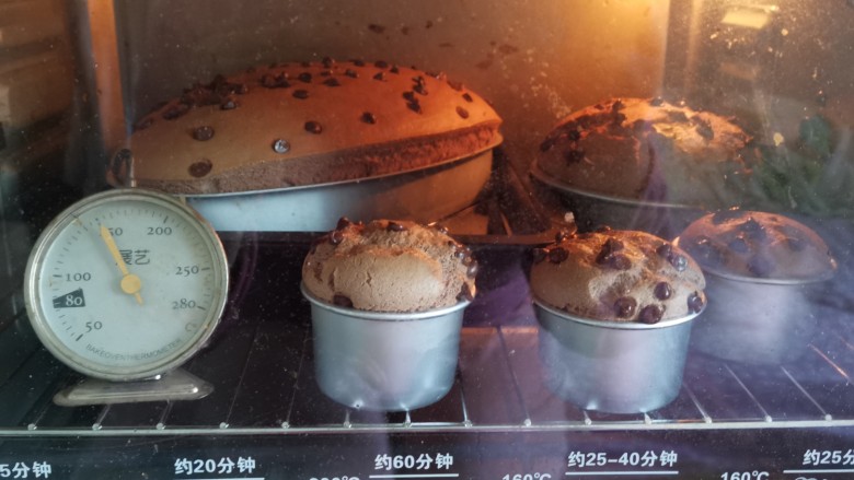 古早巧克力豆蛋糕🍰,上下火150度烘烤,50到60分钟