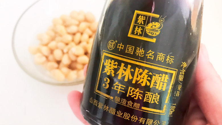 醋泡花生米,这道菜我用山西紫林<a style='color:red;display:inline-block;' href='/shicai/ 750'>陈醋</a>,是3年的陈酿